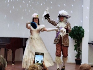 14.12.25г. «Приглашаем на бал XIX века»   В воскресный праздничный день  отдыхающие пансионата побывали на  балу XIX века с Аллой Ждановой и ансамблем исторического танца «ПОЛОНЕЗ».                                                         