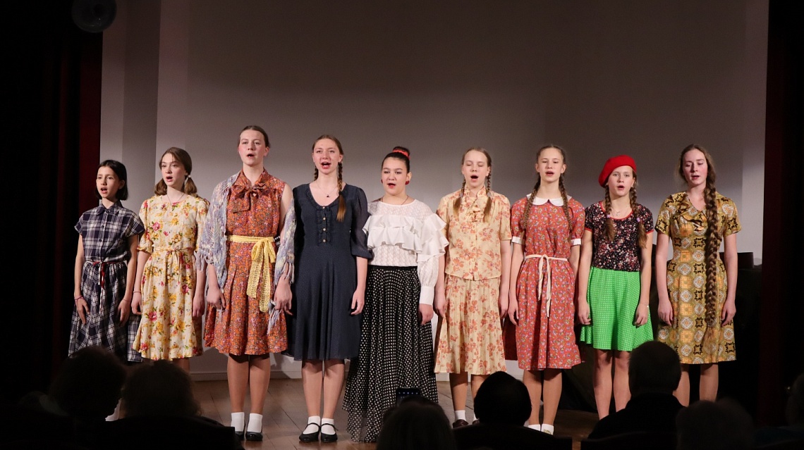 06.02.26.  На сцене пансионата был поставлен спектакль театральной студии «Кукарямба» школы №609 «Женское лицо войны…» 